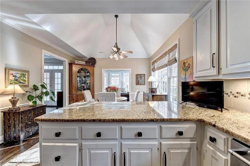 535 Avignon Court, Sandy Springs, Georgia 30350, 5 Bedrooms Bedrooms, ,4 BathroomsBathrooms,Residential,Sold,535 Avignon Court,7026937