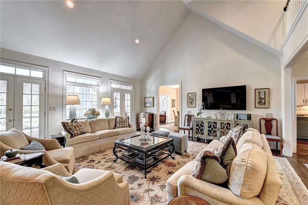 535 Avignon Court, Sandy Springs, Georgia 30350, 5 Bedrooms Bedrooms, ,4 BathroomsBathrooms,Residential,Sold,535 Avignon Court,7026937