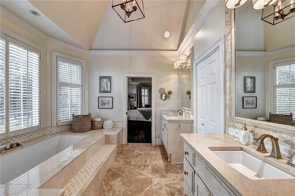 535 Avignon Court, Sandy Springs, Georgia 30350, 5 Bedrooms Bedrooms, ,4 BathroomsBathrooms,Residential,Sold,535 Avignon Court,7026937