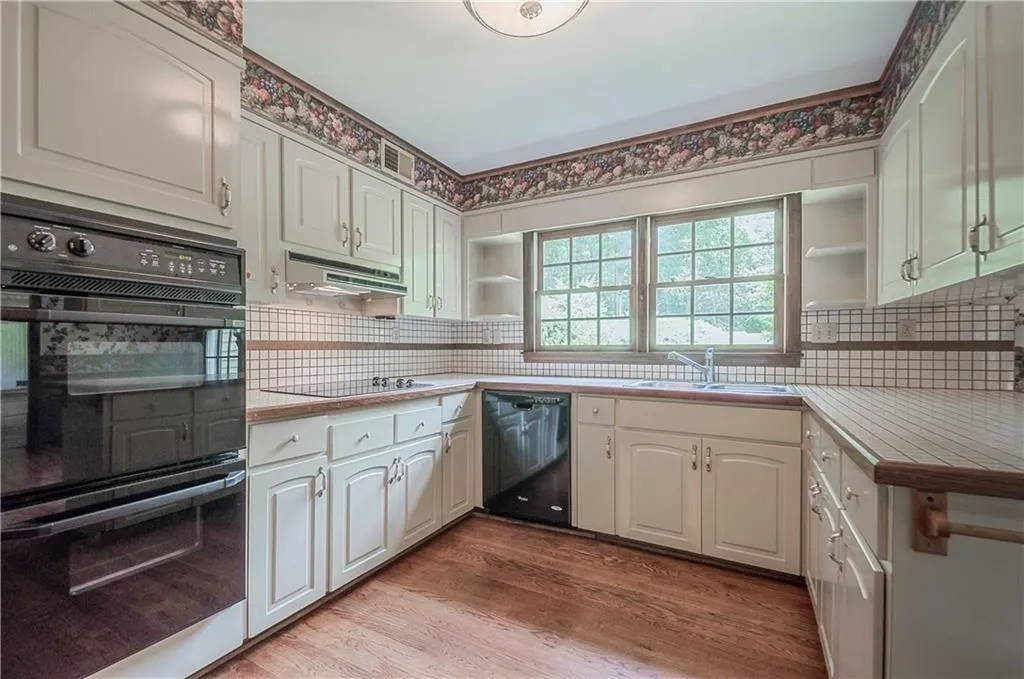 8930 Wedgeway, Sandy Springs, Georgia 30350, 5 Bedrooms Bedrooms, ,4 BathroomsBathrooms,Residential,Sold,8930 Wedgeway,6031554 8930 Wedgeway, Sandy Springs, Georgia 30350, 5 Bedrooms Bedrooms, ,4 BathroomsBathrooms,Residential,Sold,8930 Wedgeway,6031554