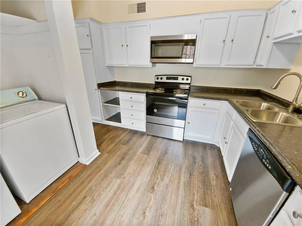 502 Brandywine Circle, Atlanta, Georgia 30350, 3 Bedrooms Bedrooms, ,2 BathroomsBathrooms,Residential,For Sale,502 Brandywine Circle,7428458