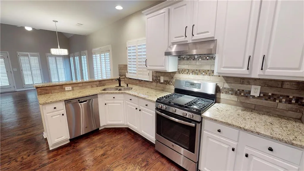 1001 Lancaster Walk, Sandy Springs, Georgia 30328, 4 Bedrooms Bedrooms, ,2 BathroomsBathrooms,Residential,Sold,1001 Lancaster Walk,6041058