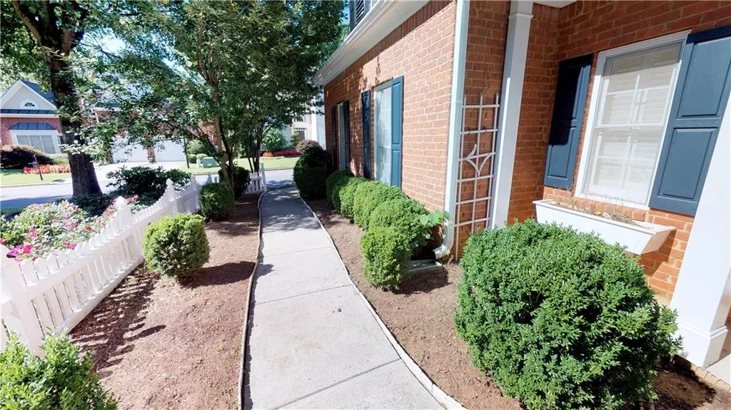 1001 Lancaster Walk, Sandy Springs, Georgia 30328, 4 Bedrooms Bedrooms, ,2 BathroomsBathrooms,Residential,Sold,1001 Lancaster Walk,6041058