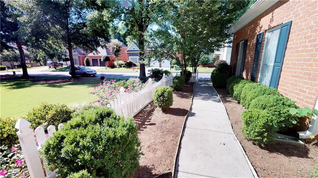 1001 Lancaster Walk, Sandy Springs, Georgia 30328, 4 Bedrooms Bedrooms, ,2 BathroomsBathrooms,Residential,Sold,1001 Lancaster Walk,6041058