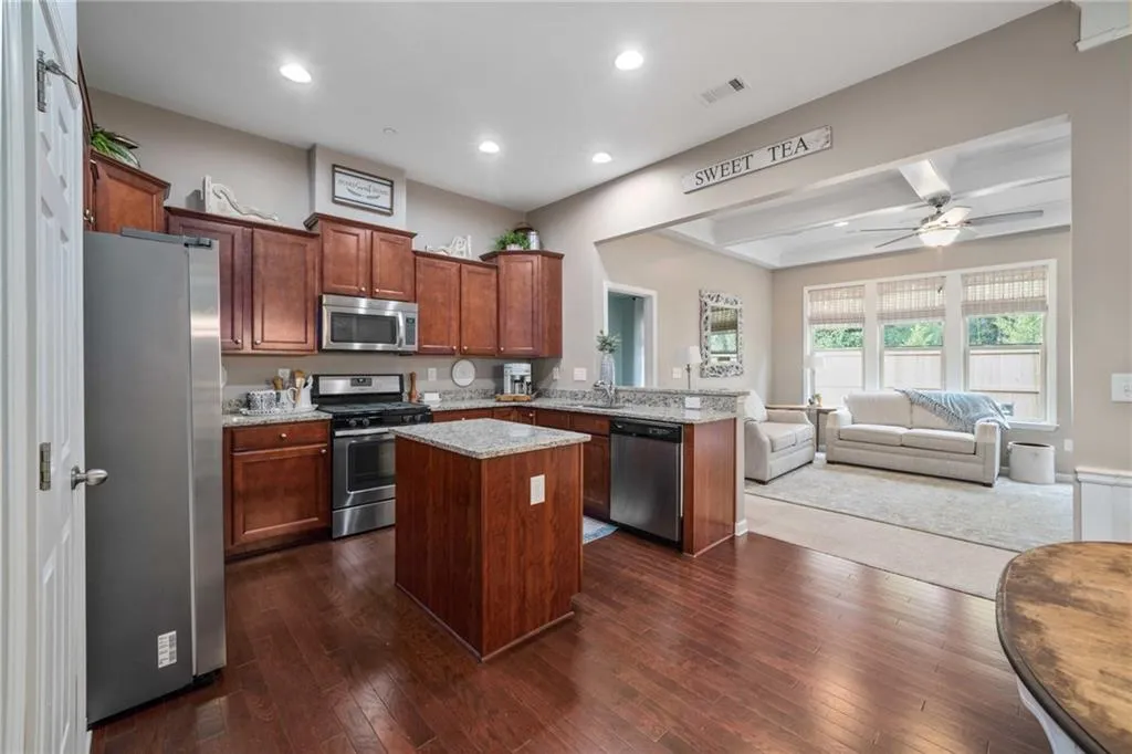 114 Bradford Drive, Atlanta, Georgia 30328, 4 Bedrooms Bedrooms, ,3 BathroomsBathrooms,Residential,Sold,114 Bradford Drive,6832590