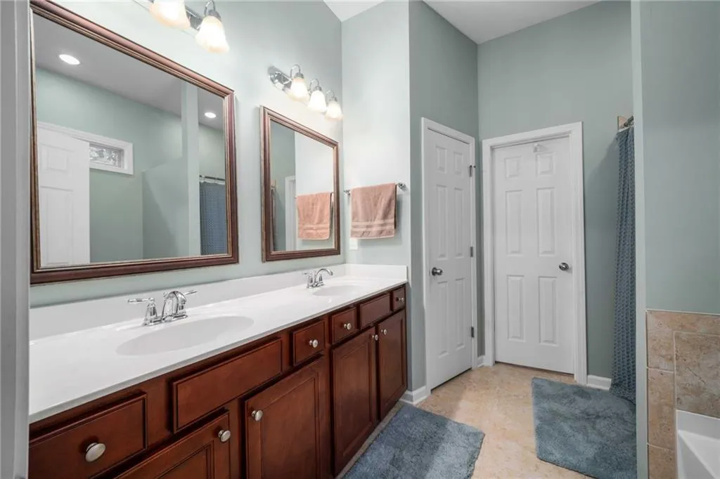 114 Bradford Drive, Atlanta, Georgia 30328, 4 Bedrooms Bedrooms, ,3 BathroomsBathrooms,Residential,Sold,114 Bradford Drive,6832590