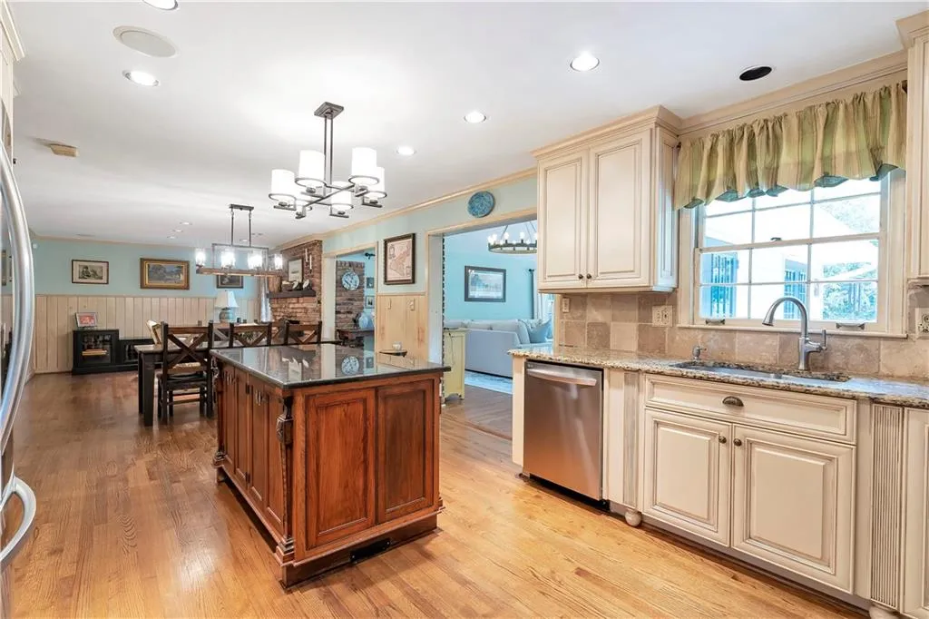 4750 Westfield Drive, Atlanta, Georgia 30342, 5 Bedrooms Bedrooms, ,3 BathroomsBathrooms,Residential,Sold,4750 Westfield Drive,7134351