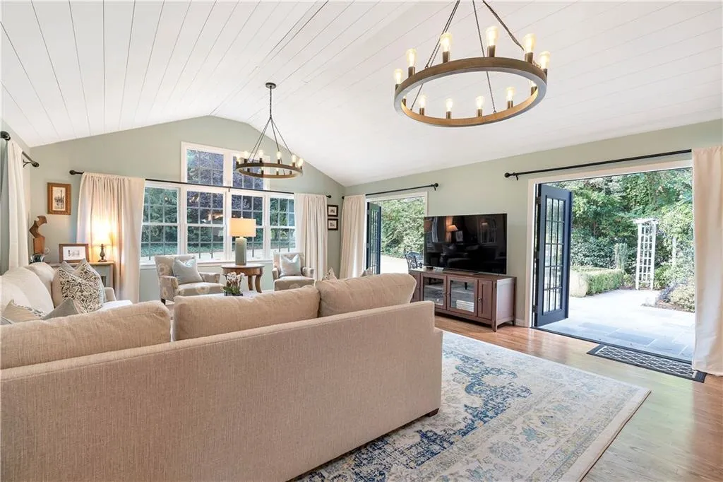 4750 Westfield Drive, Atlanta, Georgia 30342, 5 Bedrooms Bedrooms, ,3 BathroomsBathrooms,Residential,Sold,4750 Westfield Drive,7134351