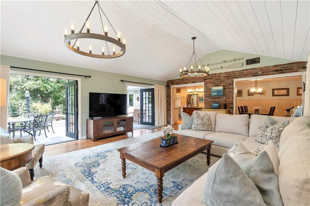 4750 Westfield Drive, Atlanta, Georgia 30342, 5 Bedrooms Bedrooms, ,3 BathroomsBathrooms,Residential,Sold,4750 Westfield Drive,7134351