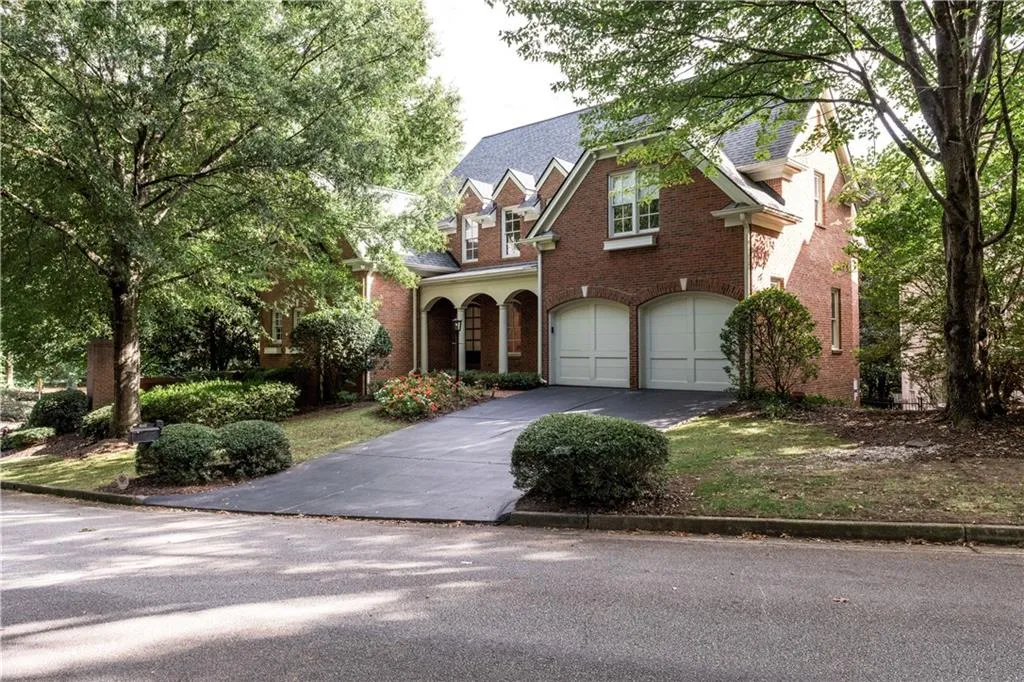 400 Winfield Glen Court, Atlanta, Georgia 30342, 4 Bedrooms Bedrooms, ,3 BathroomsBathrooms,Residential,Sold,400 Winfield Glen Court,7472063