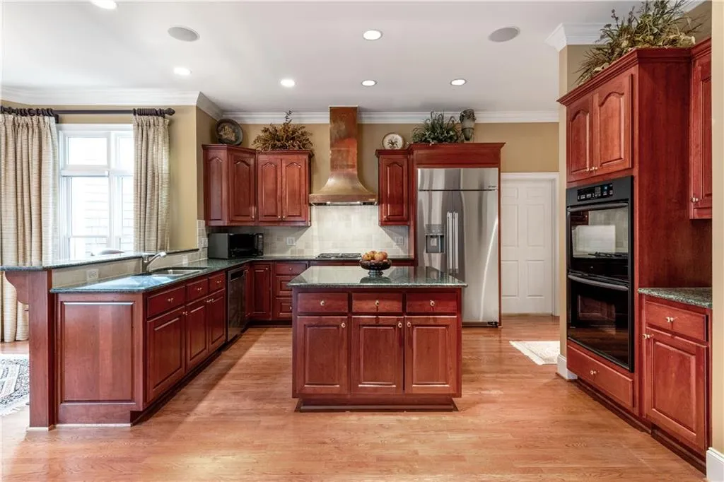 400 Winfield Glen Court, Atlanta, Georgia 30342, 4 Bedrooms Bedrooms, ,3 BathroomsBathrooms,Residential,Sold,400 Winfield Glen Court,7472063