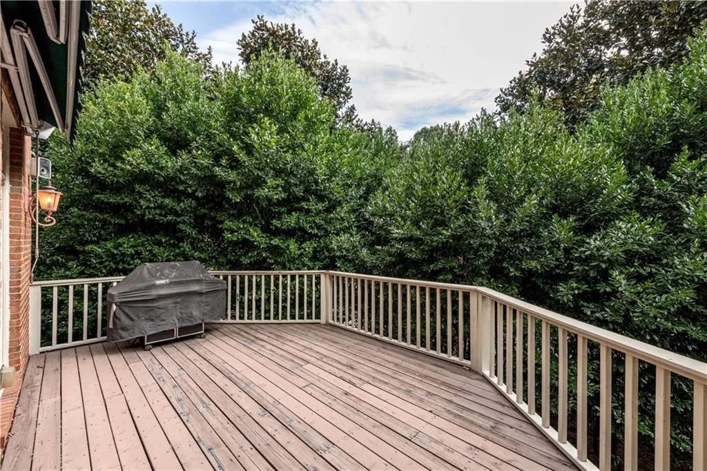 400 Winfield Glen Court, Atlanta, Georgia 30342, 4 Bedrooms Bedrooms, ,3 BathroomsBathrooms,Residential,Sold,400 Winfield Glen Court,7472063