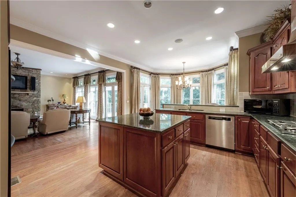 400 Winfield Glen Court, Atlanta, Georgia 30342, 4 Bedrooms Bedrooms, ,3 BathroomsBathrooms,Residential,Sold,400 Winfield Glen Court,7472063