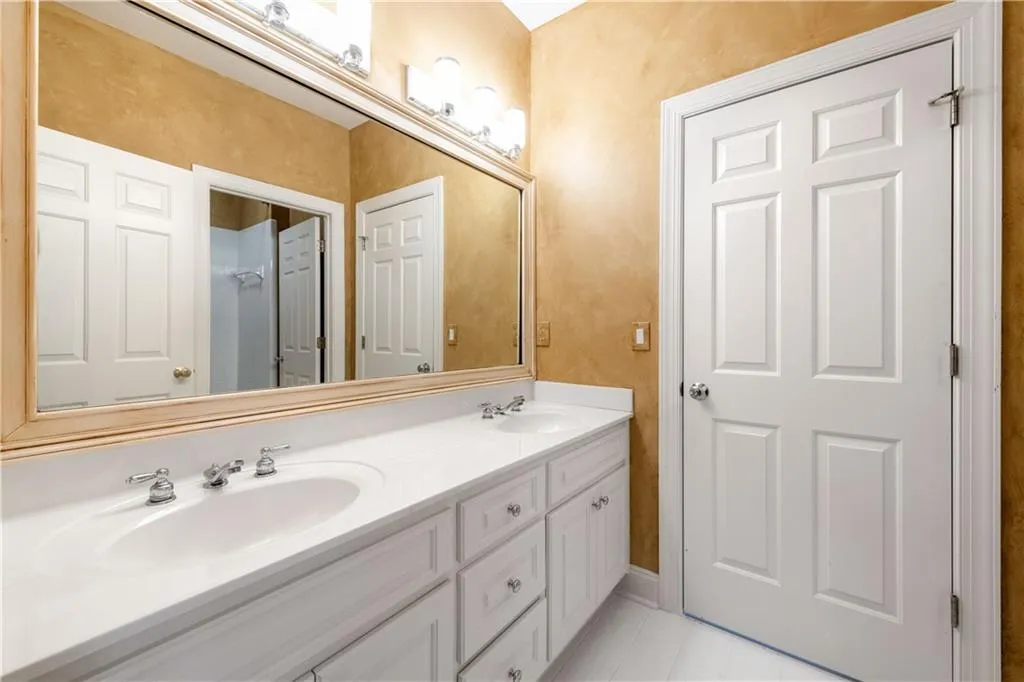 400 Winfield Glen Court, Atlanta, Georgia 30342, 4 Bedrooms Bedrooms, ,3 BathroomsBathrooms,Residential,Sold,400 Winfield Glen Court,7472063