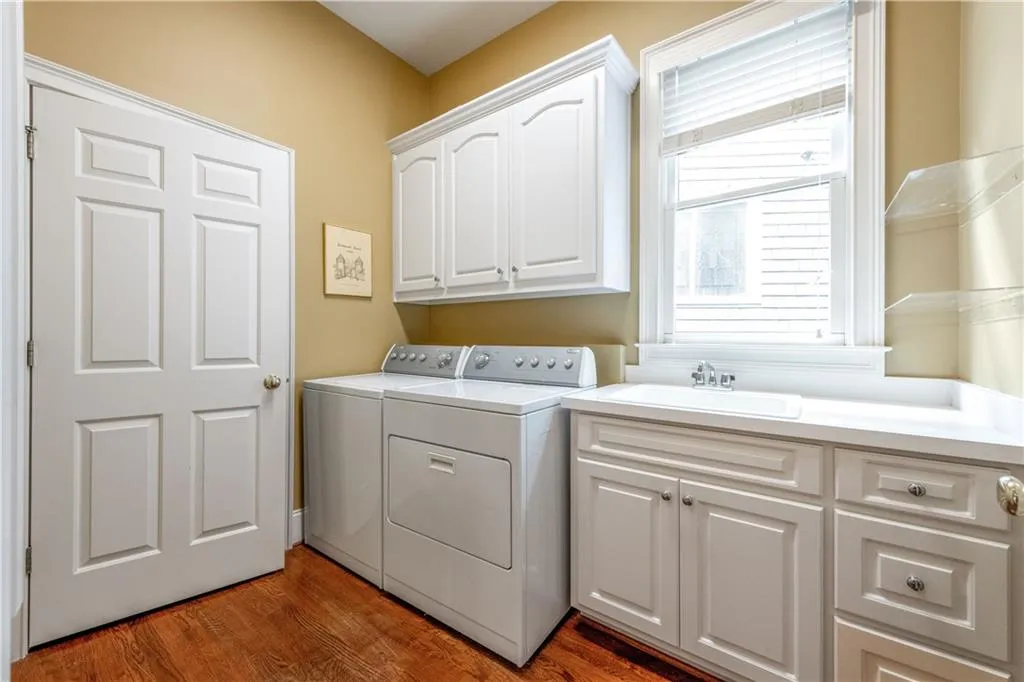 400 Winfield Glen Court, Atlanta, Georgia 30342, 4 Bedrooms Bedrooms, ,3 BathroomsBathrooms,Residential,Sold,400 Winfield Glen Court,7472063