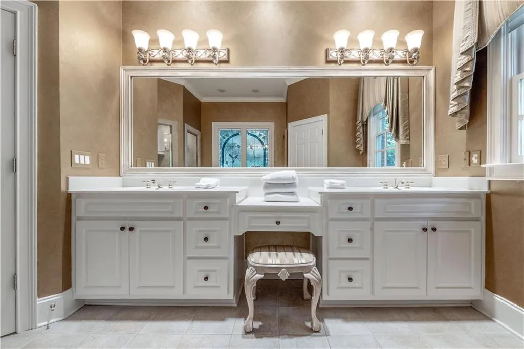 400 Winfield Glen Court, Atlanta, Georgia 30342, 4 Bedrooms Bedrooms, ,3 BathroomsBathrooms,Residential,Sold,400 Winfield Glen Court,7472063