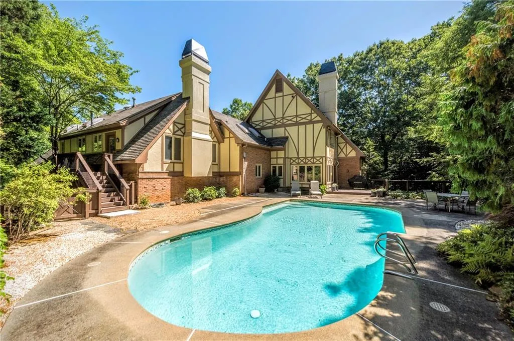 5305 N Powers Ferry Road, Atlanta, Georgia 30327, 6 Bedrooms Bedrooms, ,5 BathroomsBathrooms,Residential,Sold,5305 N Powers Ferry Road,5703057