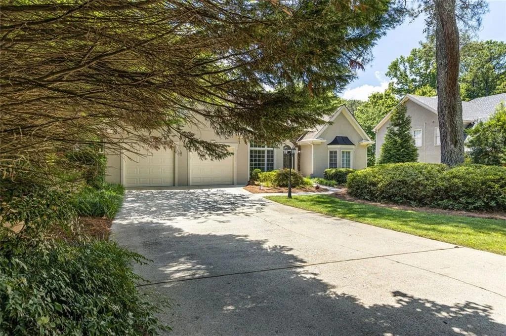 300 Whitley Park Drive, Sandy Springs, Georgia 30350, 4 Bedrooms Bedrooms, ,3 BathroomsBathrooms,Residential,Sold,300 Whitley Park Drive,6922883