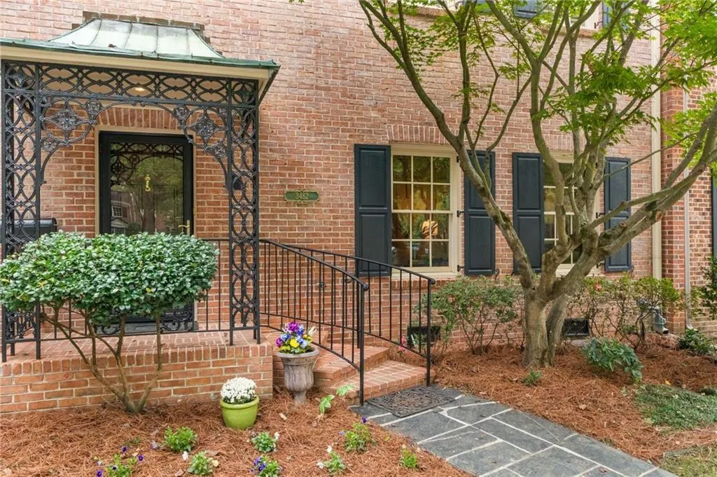 3482 Paces Place Nw Unit 3482, Atlanta, Georgia 30327, 3 Bedrooms Bedrooms, ,3 BathroomsBathrooms,Residential,For Sale,3482 Paces Place Nw Unit 3482,7663845