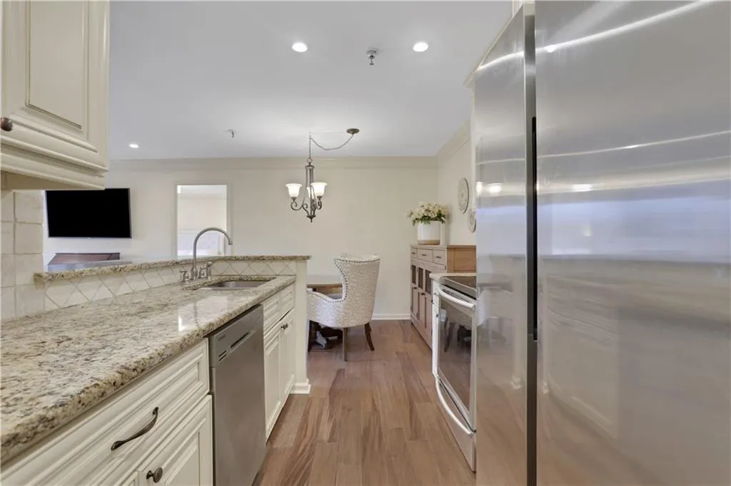 300 Johnson Ferry Road Ne Unit B206, Sandy Springs, Georgia 30328, 2 Bedrooms Bedrooms, ,2 BathroomsBathrooms,Residential,For Sale,300 Johnson Ferry Road Ne Unit B206,7728157