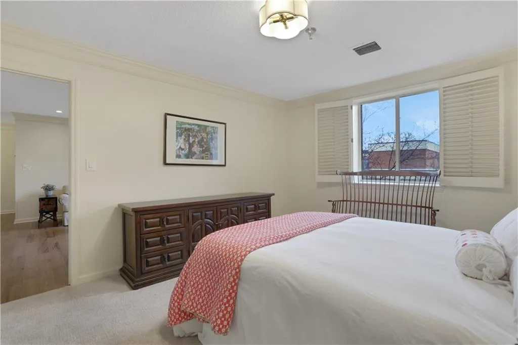 300 Johnson Ferry Road Ne Unit B206, Sandy Springs, Georgia 30328, 2 Bedrooms Bedrooms, ,2 BathroomsBathrooms,Residential,For Sale,300 Johnson Ferry Road Ne Unit B206,7728157