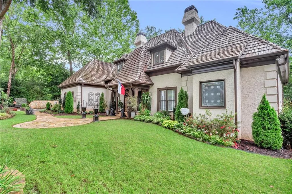 110 Grogans Lake Drive, Sandy Springs, Georgia 30350, 7 Bedrooms Bedrooms, ,4 BathroomsBathrooms,Residential,Sold,110 Grogans Lake Drive,7087879