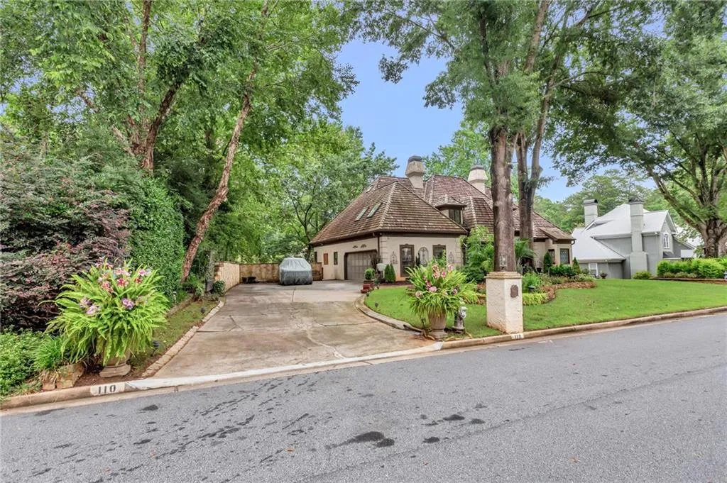 110 Grogans Lake Drive, Sandy Springs, Georgia 30350, 7 Bedrooms Bedrooms, ,4 BathroomsBathrooms,Residential,Sold,110 Grogans Lake Drive,7087879