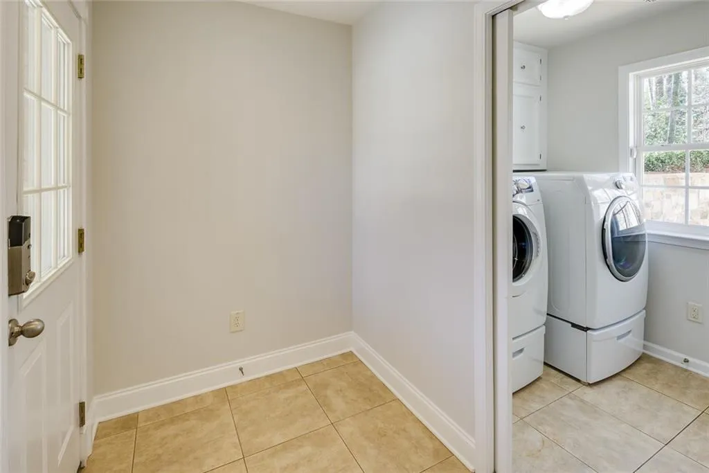 7680 Ryefield Drive, Sandy Springs, Georgia 30350, 6 Bedrooms Bedrooms, ,5 BathroomsBathrooms,Residential,Sold,7680 Ryefield Drive,7182717