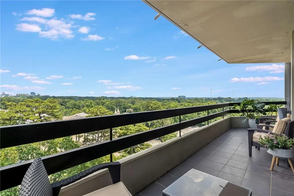 2660 Peachtree Road Nw Unit 13f, Atlanta, Georgia 30305, 2 Bedrooms Bedrooms, ,2 BathroomsBathrooms,Residential,For Sale,2660 Peachtree Road Nw Unit 13f,7606128