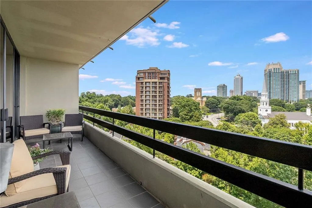 2660 Peachtree Road Nw Unit 13f, Atlanta, Georgia 30305, 2 Bedrooms Bedrooms, ,2 BathroomsBathrooms,Residential,For Sale,2660 Peachtree Road Nw Unit 13f,7606128
