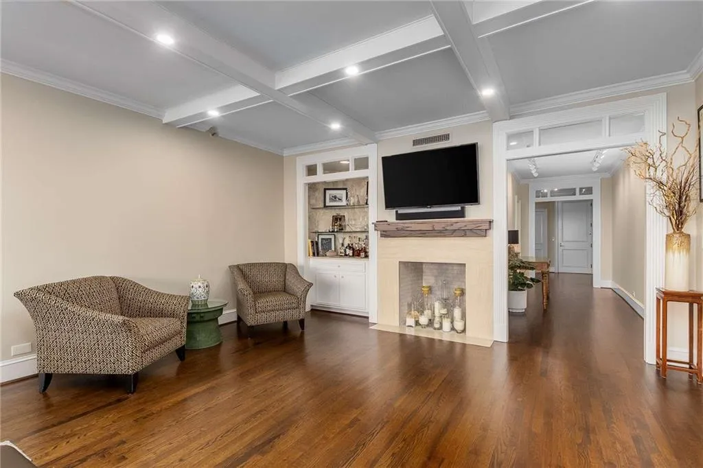 2660 Peachtree Road Nw Unit 13f, Atlanta, Georgia 30305, 2 Bedrooms Bedrooms, ,2 BathroomsBathrooms,Residential,For Sale,2660 Peachtree Road Nw Unit 13f,7606128