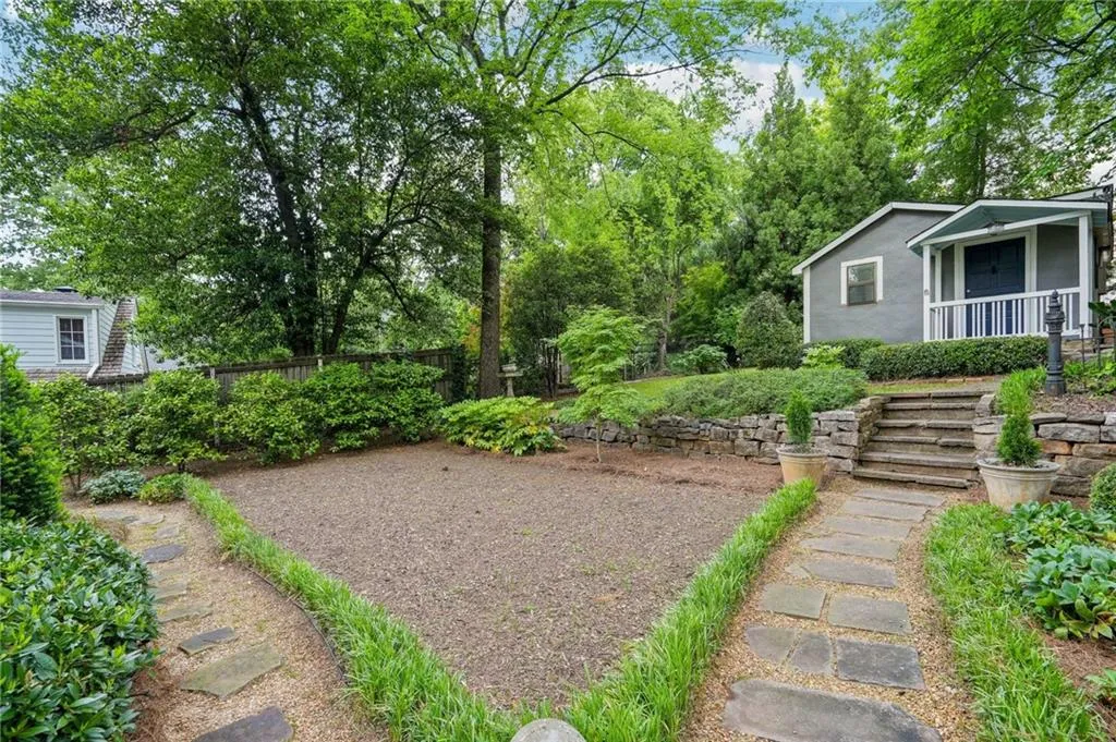 Carriage House - Private Entrance
