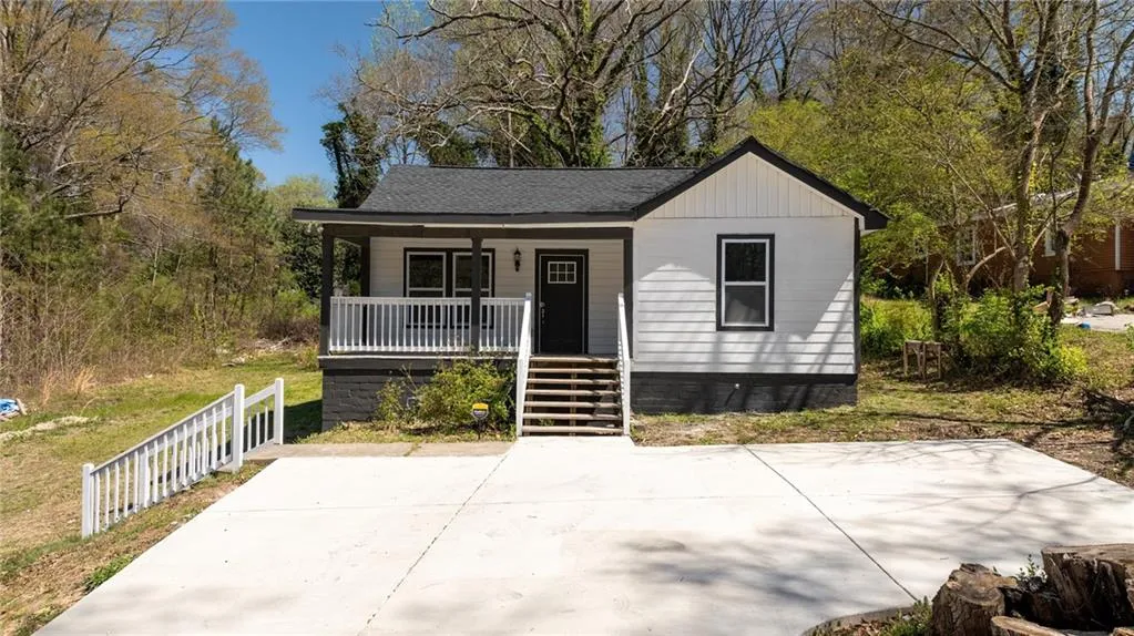 Bungalow-style house with covered porch