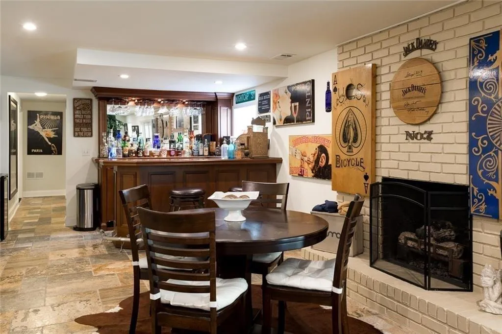 5100 Northland Drive, Sandy Springs, Georgia 30342, 4 Bedrooms Bedrooms, ,3 BathroomsBathrooms,Residential,Sold,5100 Northland Drive,6505227