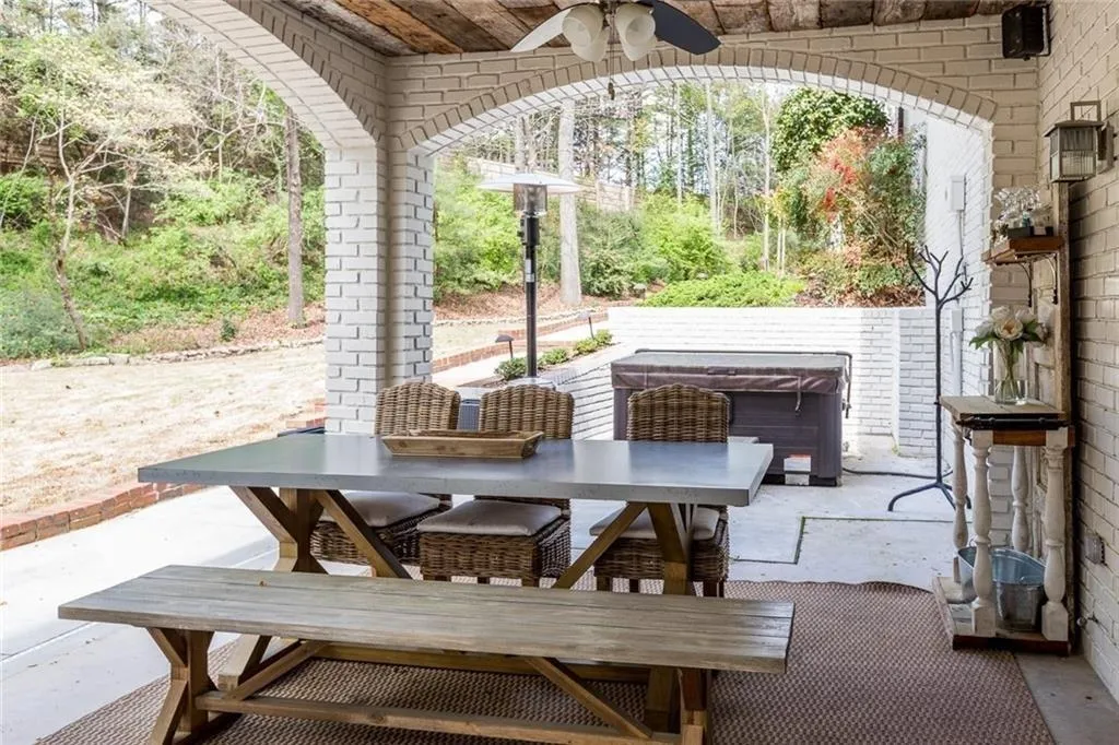 5100 Northland Drive, Sandy Springs, Georgia 30342, 4 Bedrooms Bedrooms, ,3 BathroomsBathrooms,Residential,Sold,5100 Northland Drive,6505227