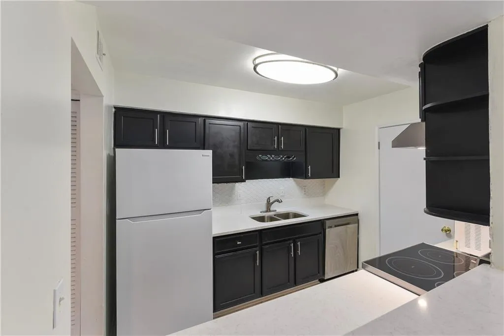 3003 Wingate Way, Sandy Springs, Georgia 30350, 1 Bedroom Bedrooms, ,1 BathroomBathrooms,Residential,Sold,3003 Wingate Way,6919438