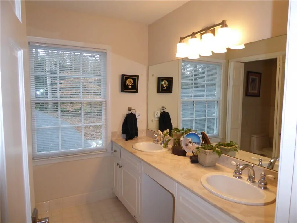 5160 S Trimble Road, Sandy Springs, Georgia 30342, 5 Bedrooms Bedrooms, ,2 BathroomsBathrooms,Residential,Sold,5160 S Trimble Road,5630761