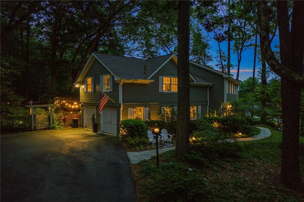 815 Glenairy Drive, Sandy Springs, Georgia 30328, 5 Bedrooms Bedrooms, ,3 BathroomsBathrooms,Residential,Sold,815 Glenairy Drive,7379939