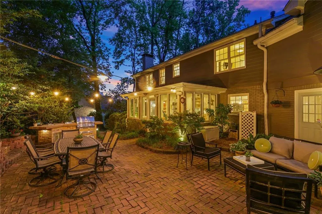 815 Glenairy Drive, Sandy Springs, Georgia 30328, 5 Bedrooms Bedrooms, ,3 BathroomsBathrooms,Residential,Sold,815 Glenairy Drive,7379939