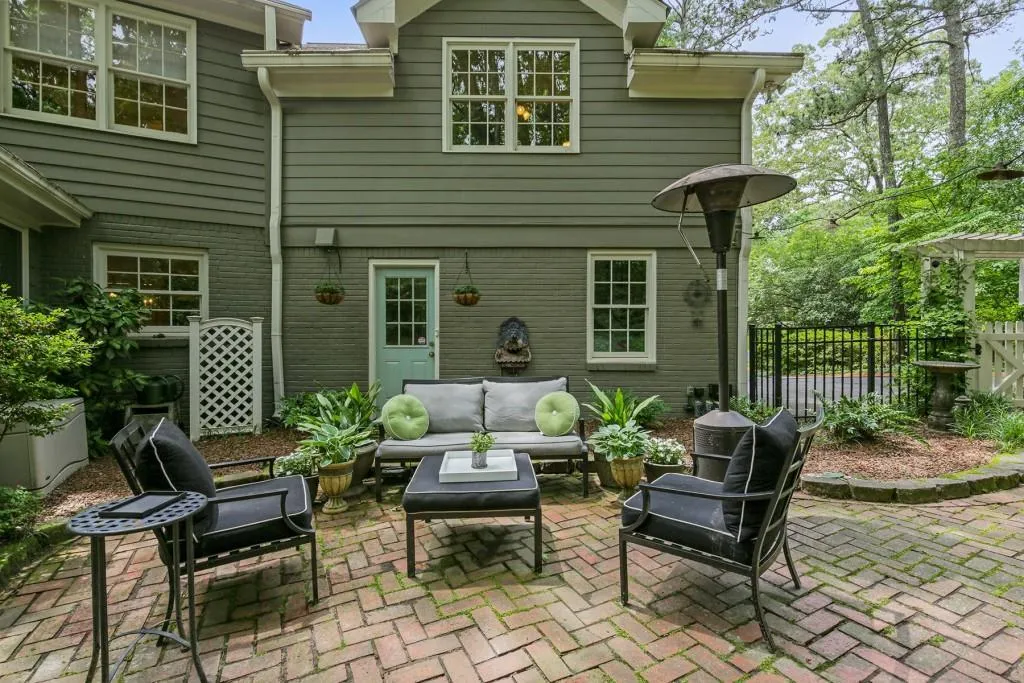 Great outdoor space.  Perfect for entertaining.