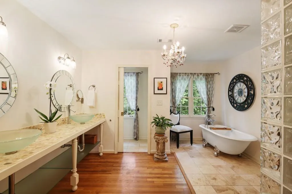 Primary bath. Double vanities.