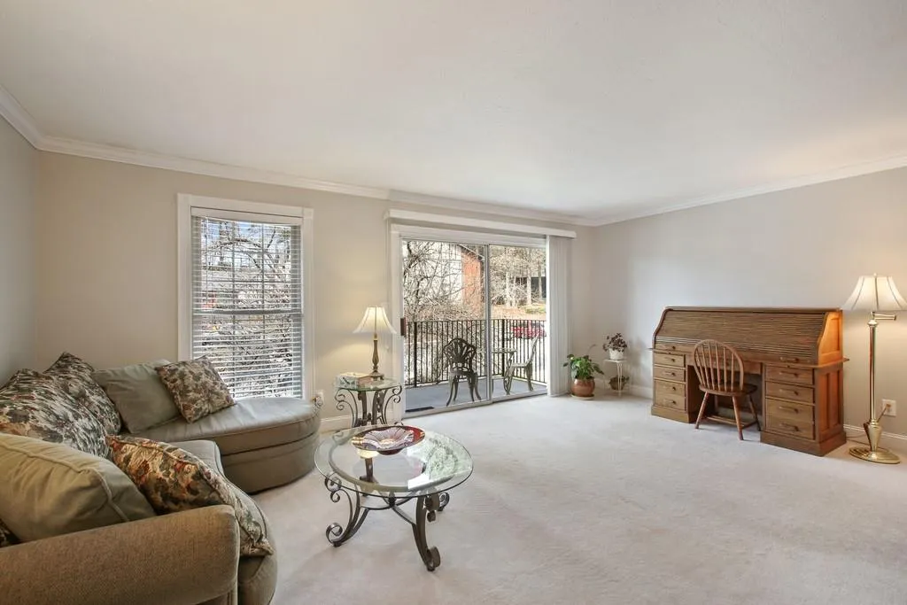 6851 Roswell Road Ne Unit D36, Sandy Springs, Georgia 30328, 2 Bedrooms Bedrooms, ,2 BathroomsBathrooms,Residential,Sold,6851 Roswell Road Ne Unit D36,6511883