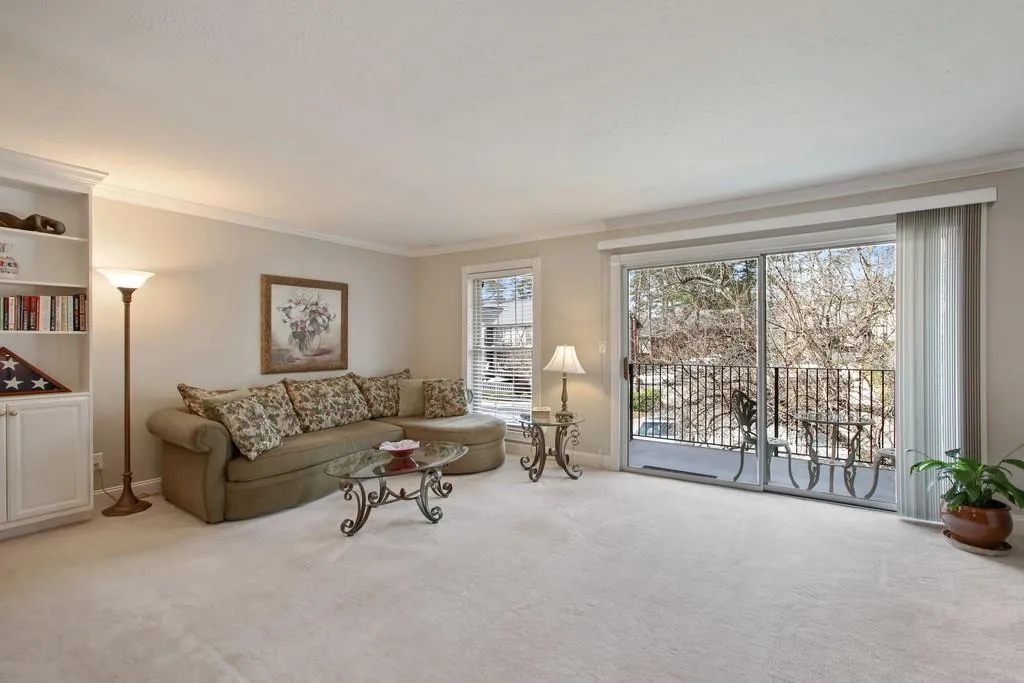6851 Roswell Road Ne Unit D36, Sandy Springs, Georgia 30328, 2 Bedrooms Bedrooms, ,2 BathroomsBathrooms,Residential,Sold,6851 Roswell Road Ne Unit D36,6511883
