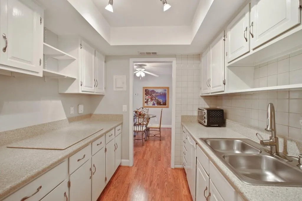 6851 Roswell Road Ne Unit D36, Sandy Springs, Georgia 30328, 2 Bedrooms Bedrooms, ,2 BathroomsBathrooms,Residential,Sold,6851 Roswell Road Ne Unit D36,6511883