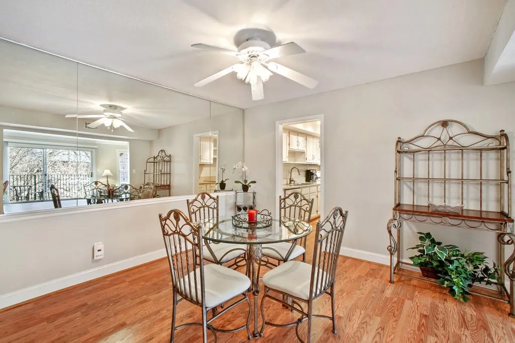 6851 Roswell Road Ne Unit D36, Sandy Springs, Georgia 30328, 2 Bedrooms Bedrooms, ,2 BathroomsBathrooms,Residential,Sold,6851 Roswell Road Ne Unit D36,6511883