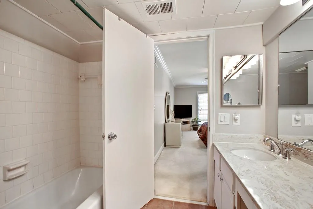 6851 Roswell Road Ne Unit D36, Sandy Springs, Georgia 30328, 2 Bedrooms Bedrooms, ,2 BathroomsBathrooms,Residential,Sold,6851 Roswell Road Ne Unit D36,6511883