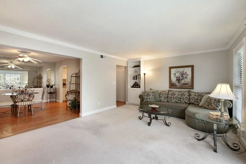 6851 Roswell Road Ne Unit D36, Sandy Springs, Georgia 30328, 2 Bedrooms Bedrooms, ,2 BathroomsBathrooms,Residential,Sold,6851 Roswell Road Ne Unit D36,6511883