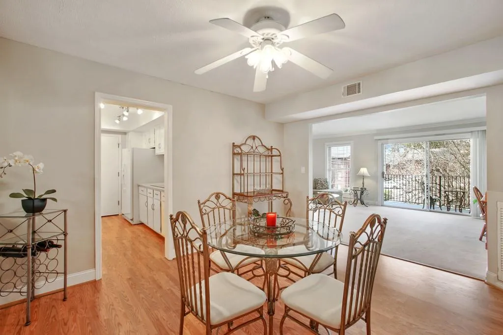 6851 Roswell Road Ne Unit D36, Sandy Springs, Georgia 30328, 2 Bedrooms Bedrooms, ,2 BathroomsBathrooms,Residential,Sold,6851 Roswell Road Ne Unit D36,6511883