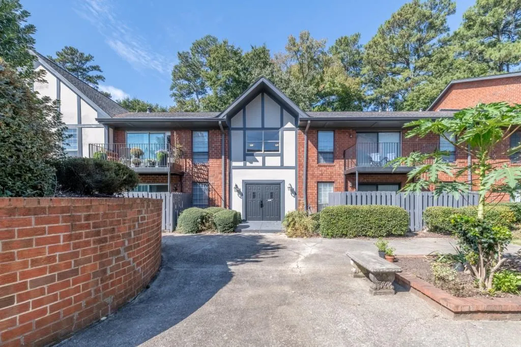 6851 Roswell Road Unit A-3, Atlanta, Georgia 30328, 2 Bedrooms Bedrooms, ,2 BathroomsBathrooms,Residential,Sold,6851 Roswell Road Unit A-3,6959259