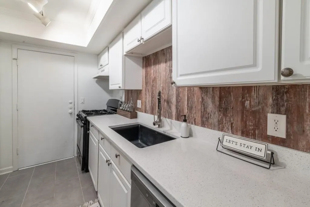 6851 Roswell Road Unit A-3, Atlanta, Georgia 30328, 2 Bedrooms Bedrooms, ,2 BathroomsBathrooms,Residential,Sold,6851 Roswell Road Unit A-3,6959259